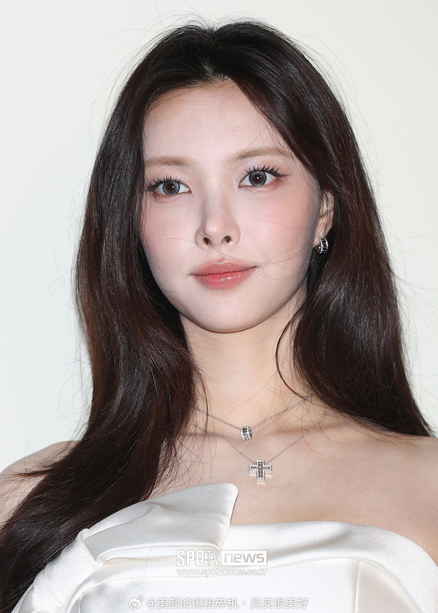 ILLIT卢玧我YUNAH、MINJU、李沅禧WONHEE、MOKA、IROHA