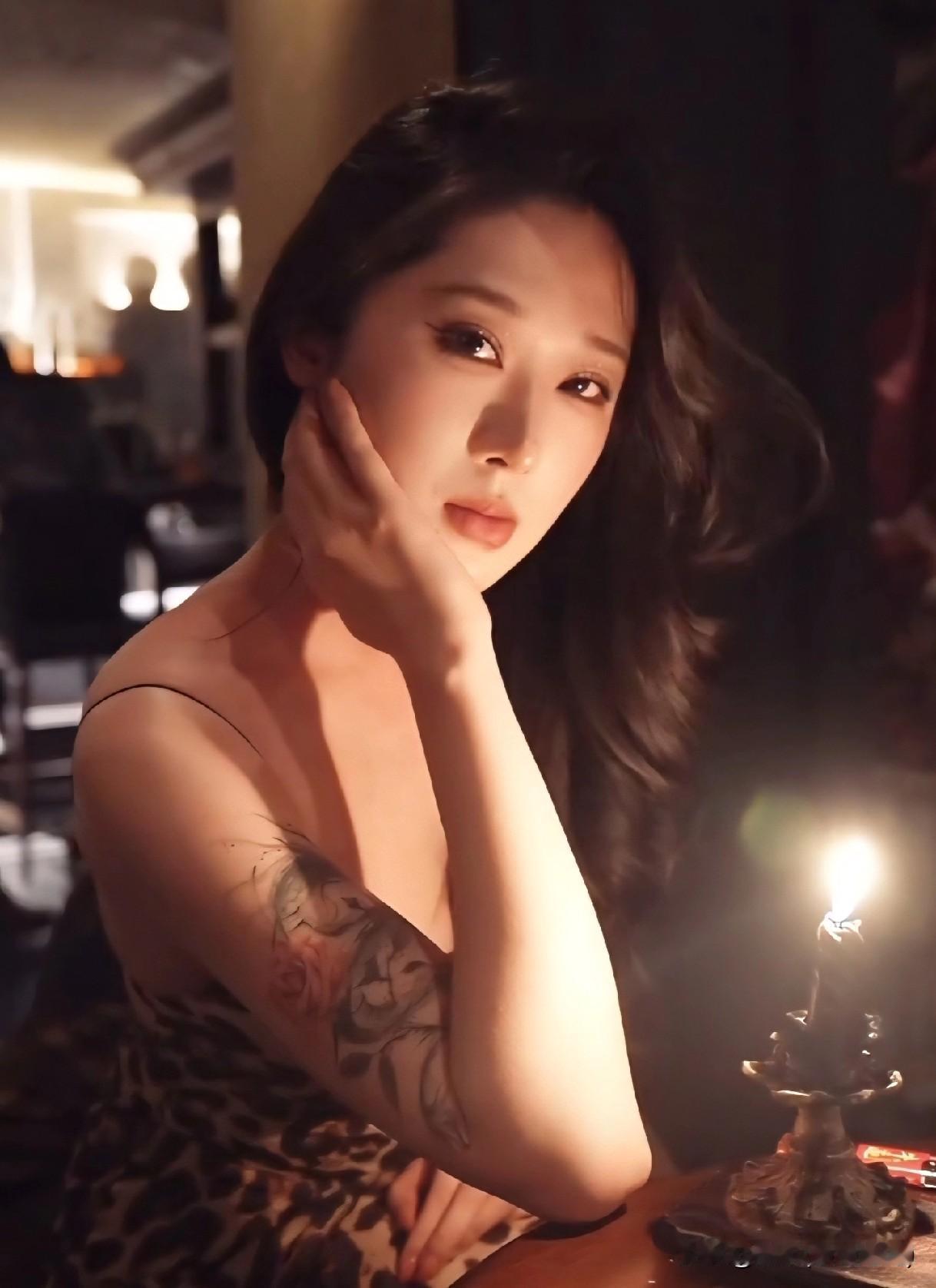 七绝·别后约
文/刚柔

春宵别后意难安，独对残灯忆旧欢。
若有空虚无处放，我心