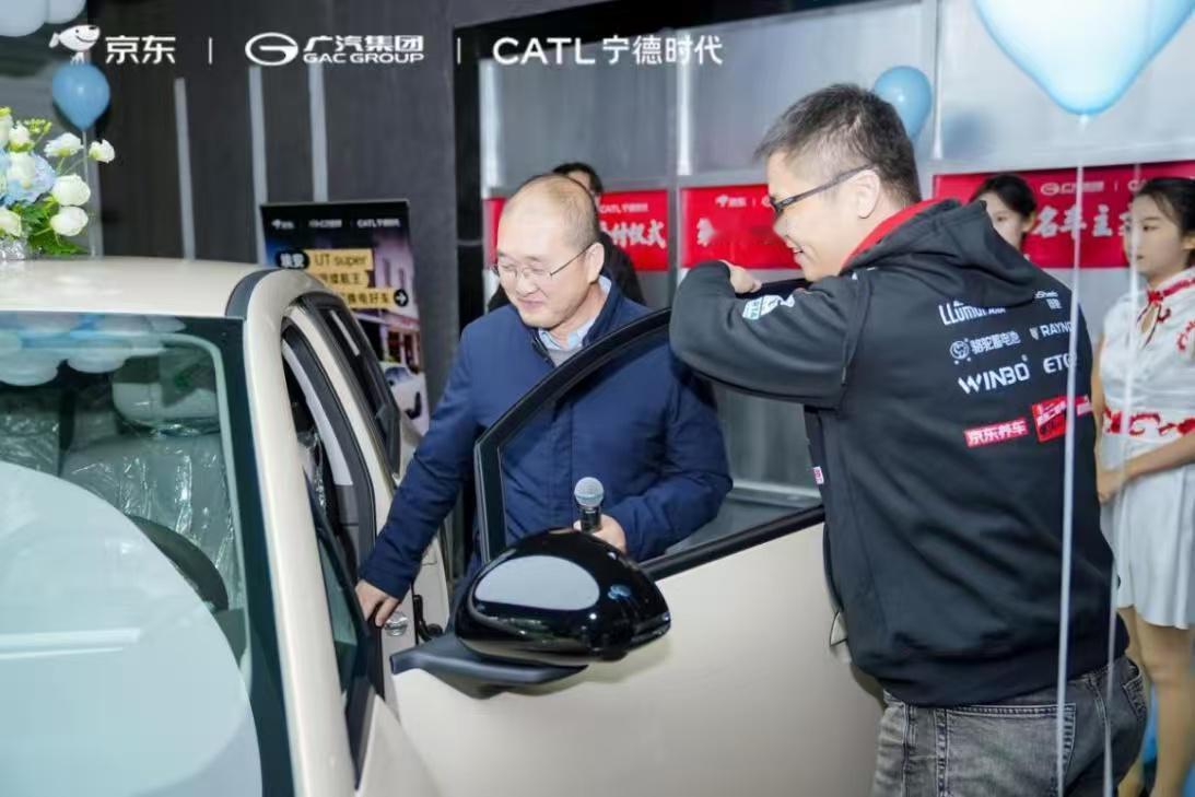 由京东、宁德时代和广汽牵手做得国民好车
埃安UT Super首周完成了交付100