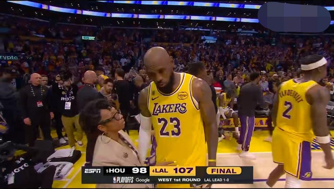 大爆冷！缺少了杜兰特的火箭队竟然在季后赛首轮第一场比赛就被湖人以107:98轻松