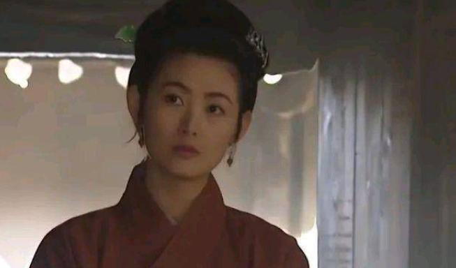 谁还记得98水浒王思懿拍西门庆吻戏拍完当场大哭？导演张绍林吓得慌忙上前安慰！谁知