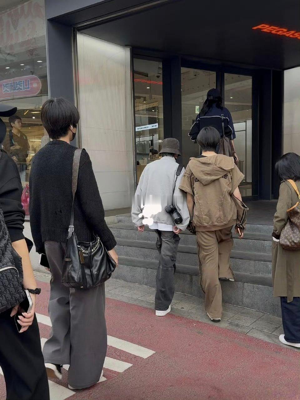 左奇函陈奕恒            王橹杰 