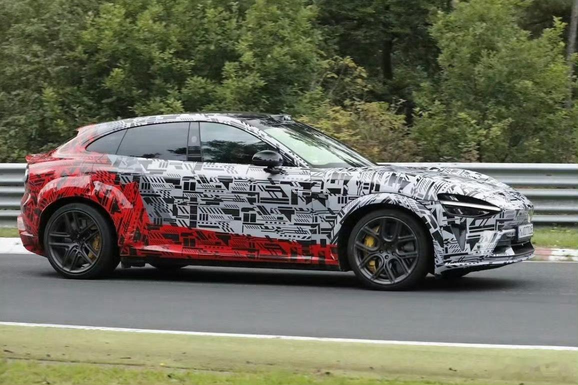 小米三款新车齐曝光小米还有三台新车，大型家用SUV YU9，旅行版的YU7 GT