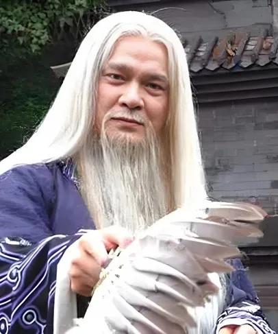 丁春秋的武功被低估了！他有两门正宗武功比乔峰还要高一筹

丁春秋是逍遥派无崖子的