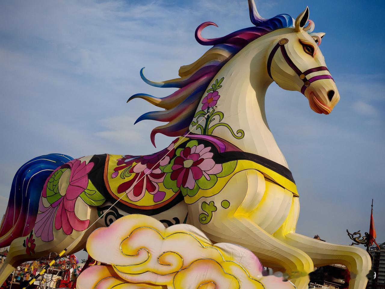 零点的钟声即将敲响，借用头条这个平台祝福祖国繁荣富强，人民安居乐业！
也祝愿友友