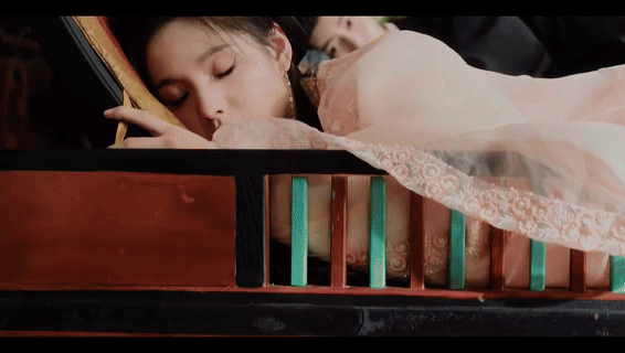 侯明昊这段真演上阴湿男主了侯明昊新剧死盯女主的这几秒谁懂侯明昊新剧饰演的萧无衣盯