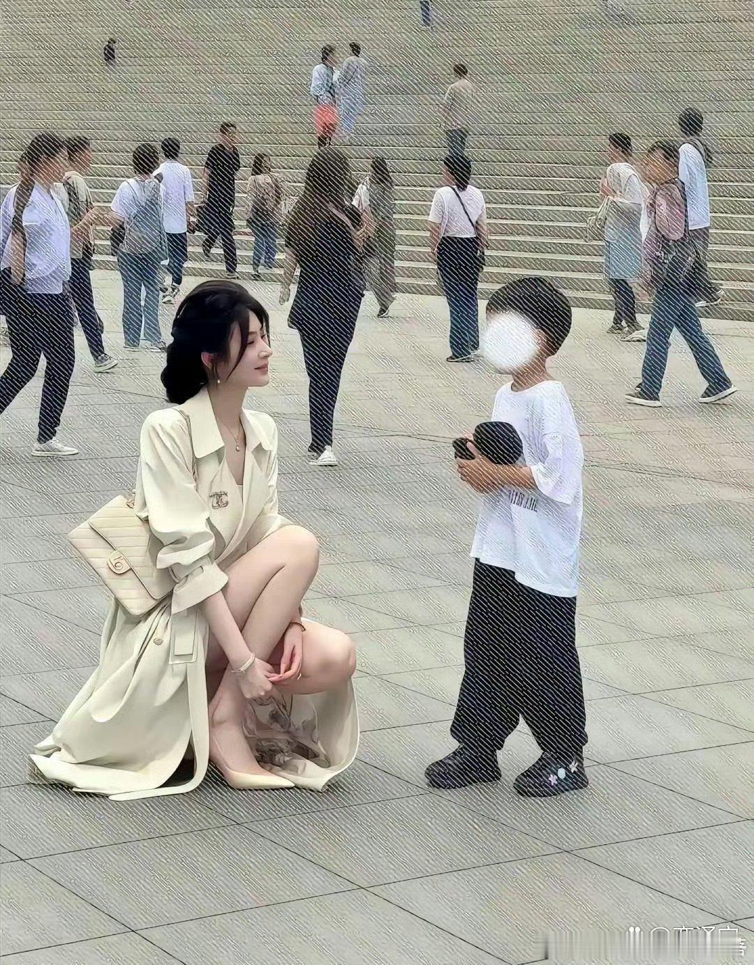 这颜值，在普通人属于天花板级别了吧！ 