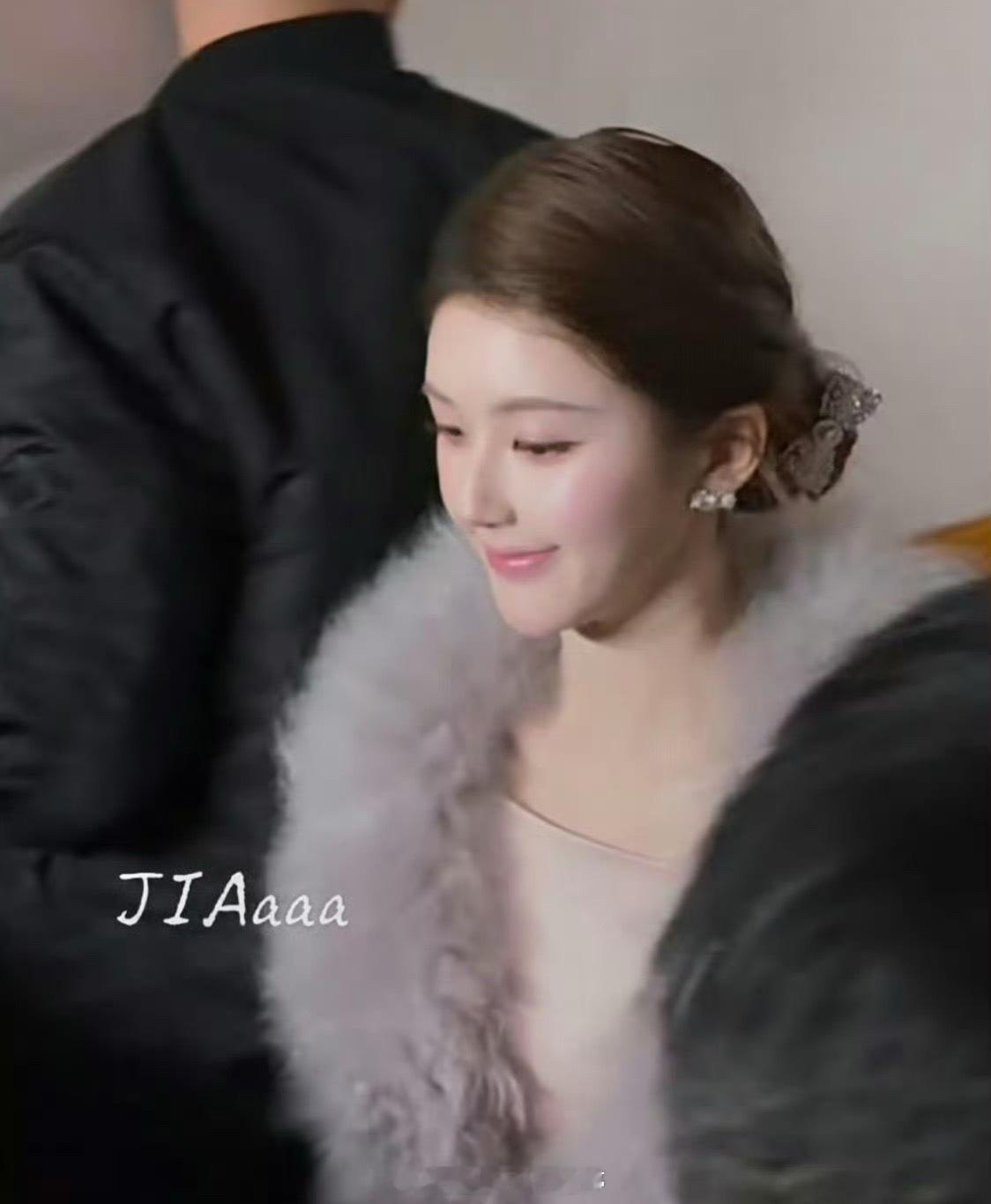 赵露思就是最适合穿皮草的女明星，千金大小姐既视感