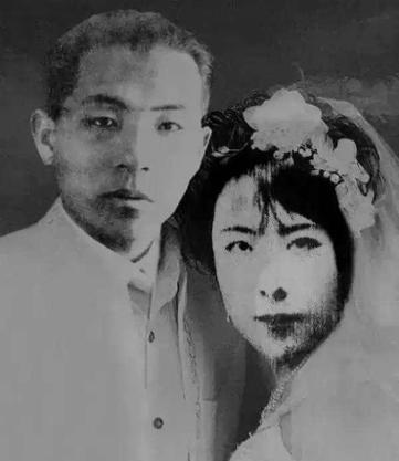 于凤至与张学良1916年的婚姻，堪称民国时期最具话题性的联姻之一。这场结合既有家