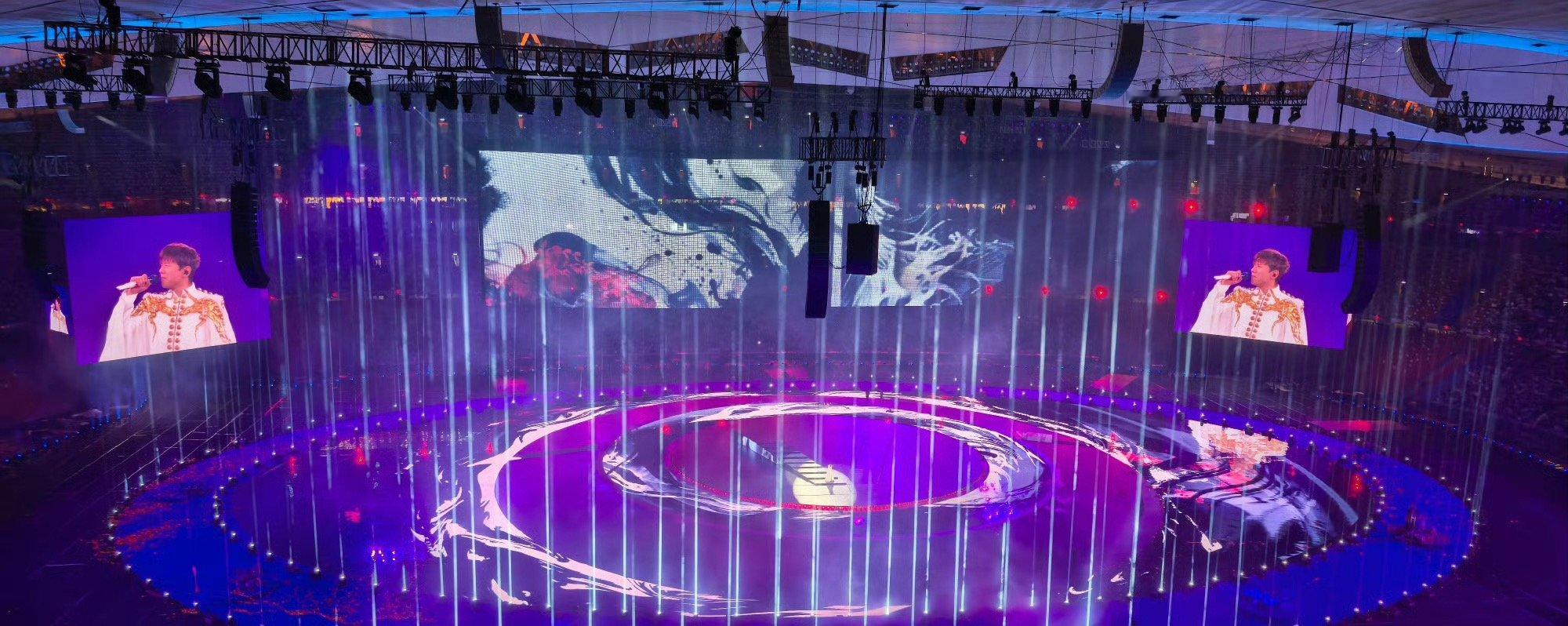 鸟巢幕后团队认证张杰高能量 张杰演唱会导摄总监刘睿说：张杰的能量不止在台上，像“