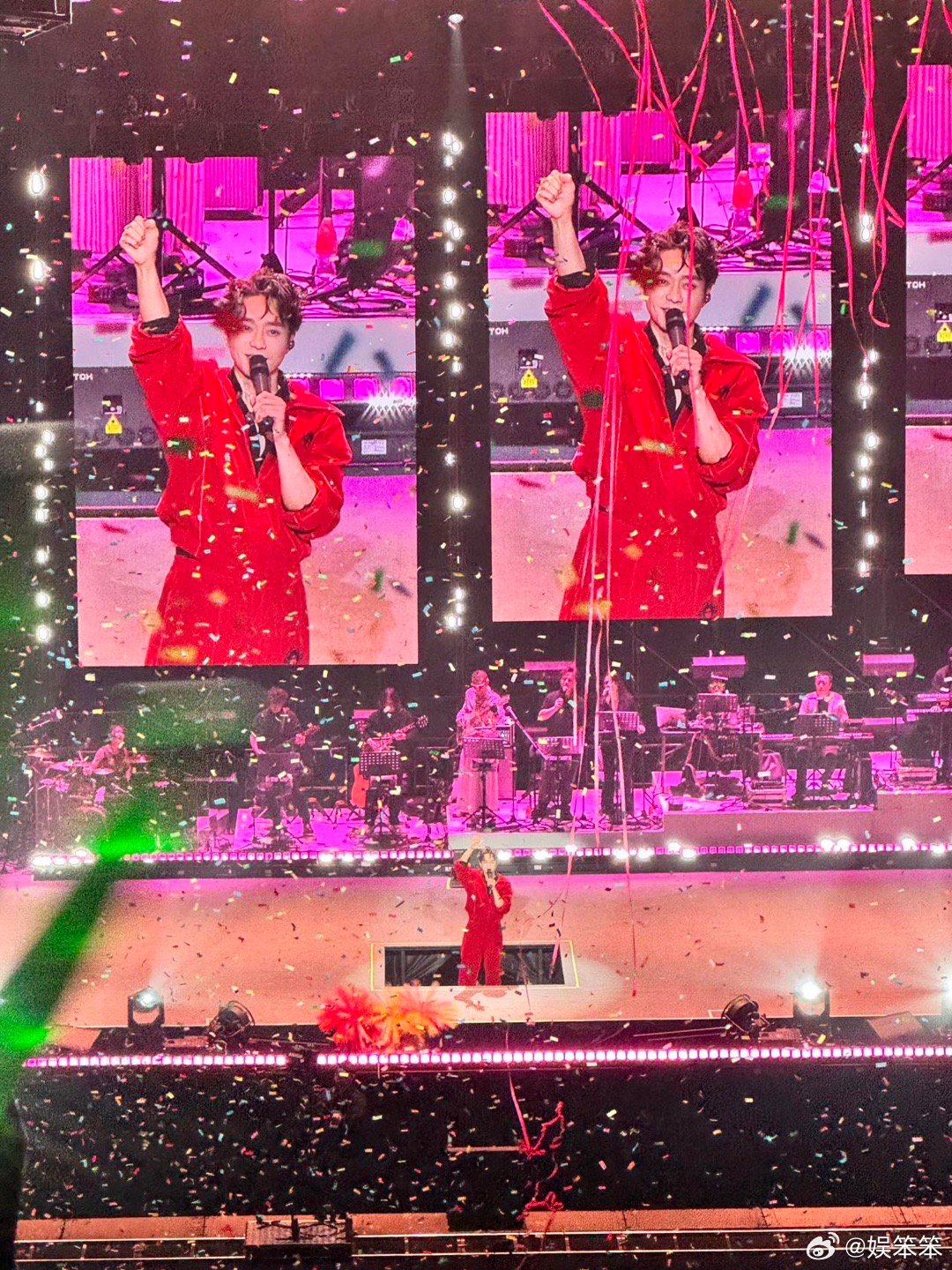 你是张栋梁那他是谁 张栋梁不愧是冻龄男神啊，印象里他温柔话少，现在居然跟大家玩开