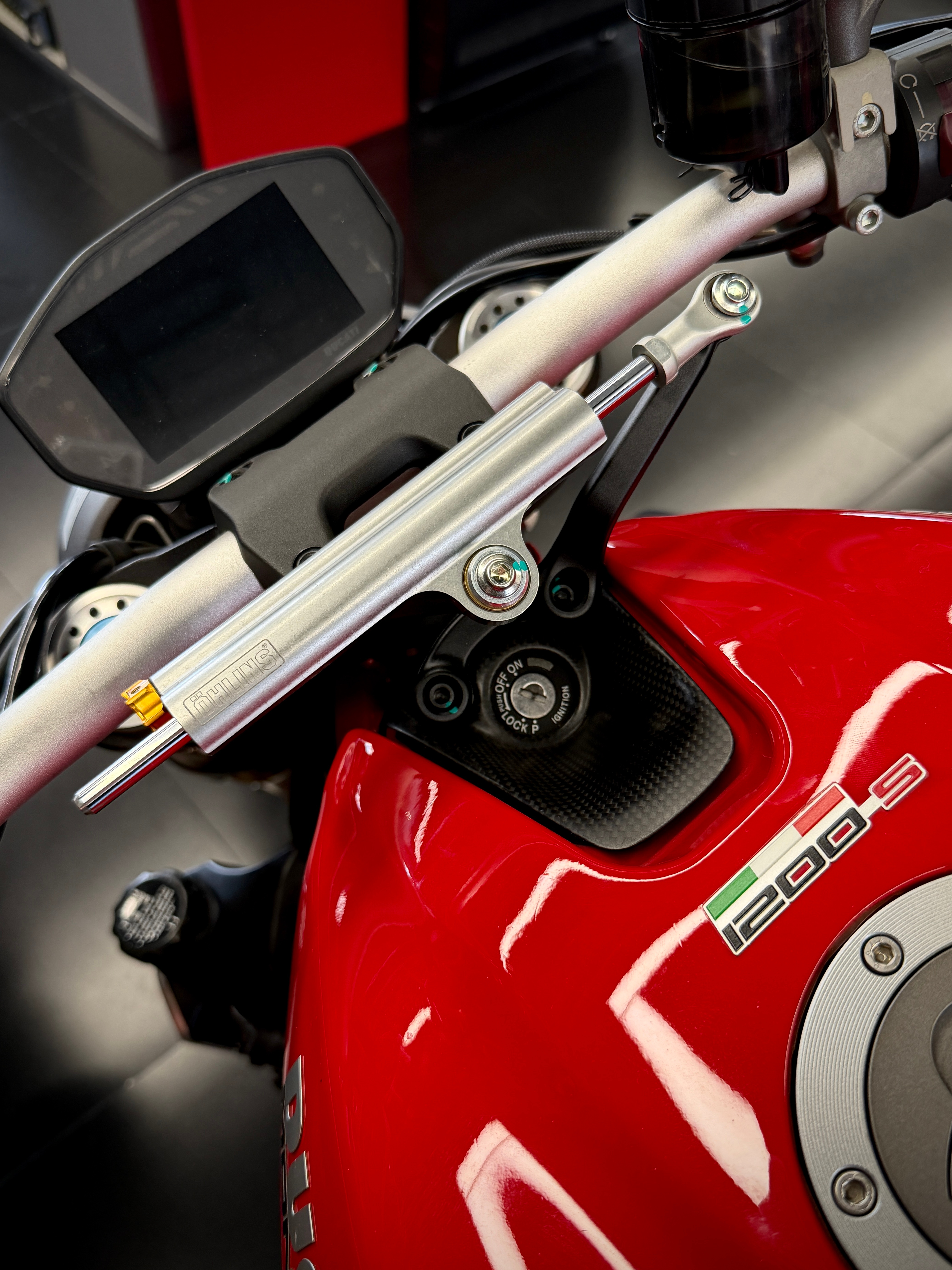 杜卡迪北京店就在机场边儿上，出差当天骑过去，今天回来直接取车～年度保养做好，Mo