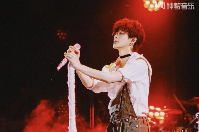 早安无锡演唱会上座率成都生日场在生日当天举办，仪式感拉满！没去无锡的必冲