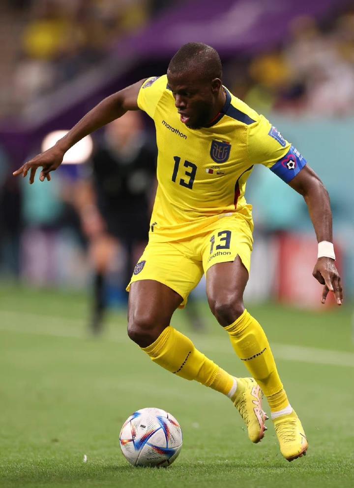 国家队代表厄瓜多尔出战多届世界杯，2022卡塔尔世界杯揭幕战梅开二度，累计为国出