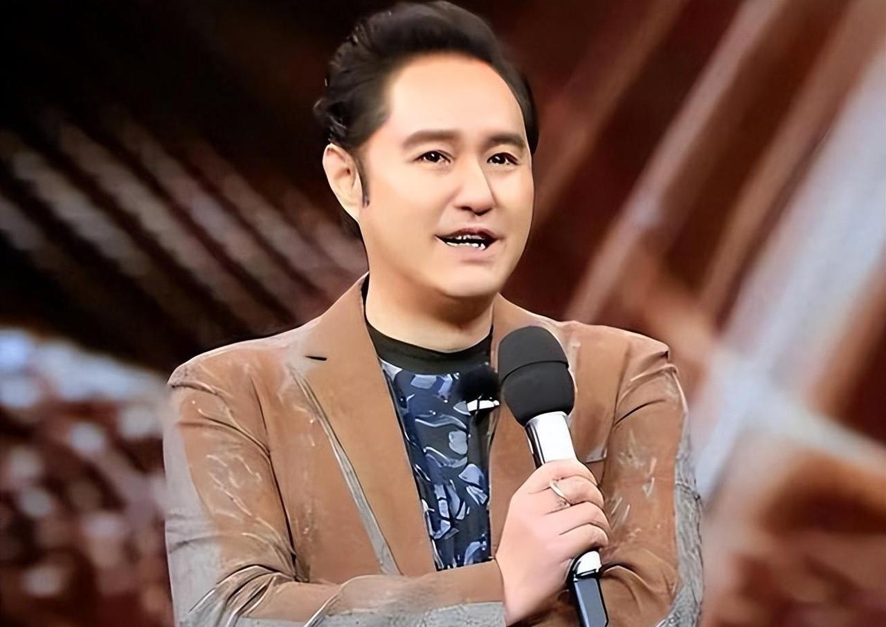 演员冯雷说：“当年，我迟迟没有结婚，有一天，我爸妈终于忍不住了，很郑重地找我谈了