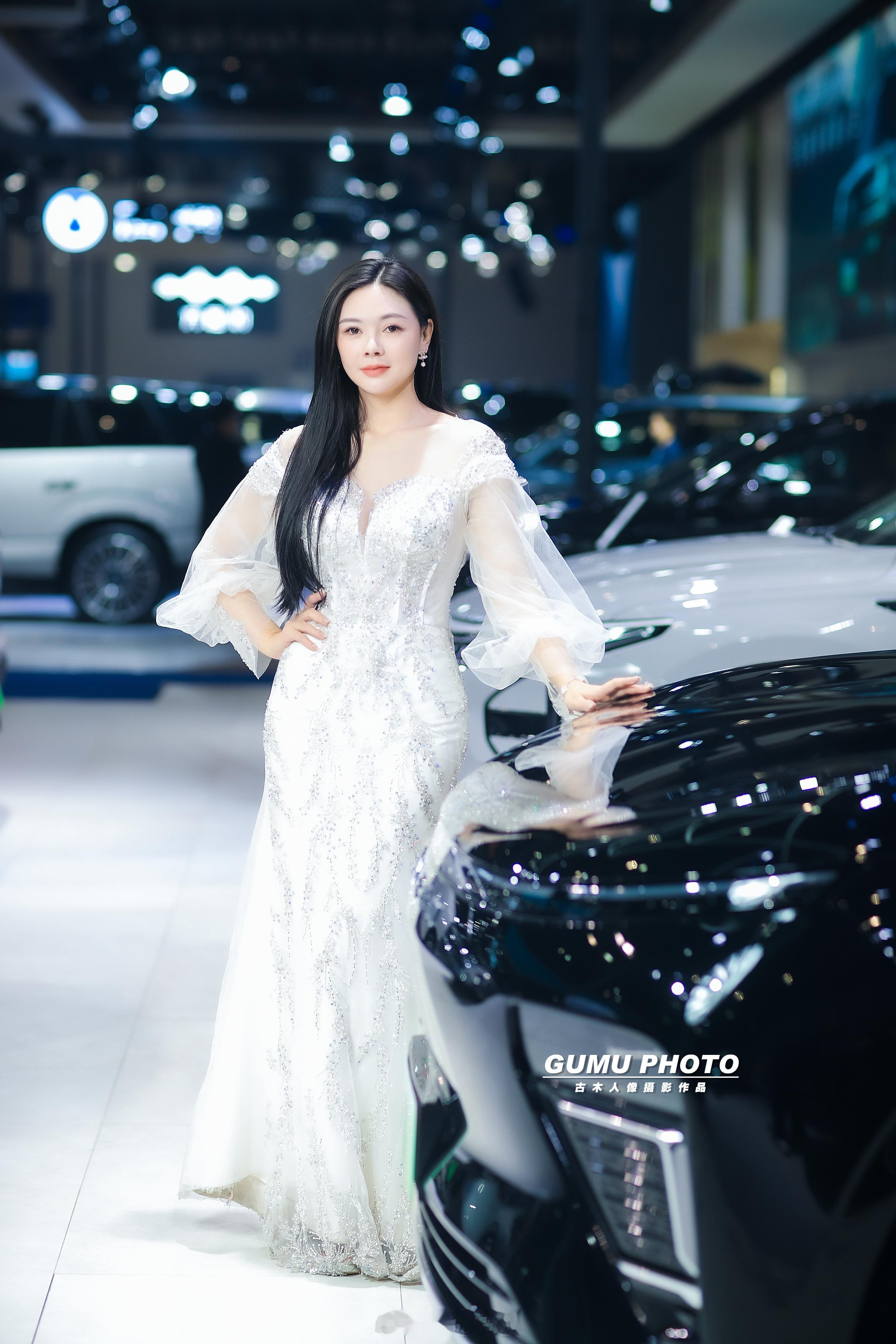 2025重庆汽车消费节星途展台模特小姐姐2025重庆汽车消费节 