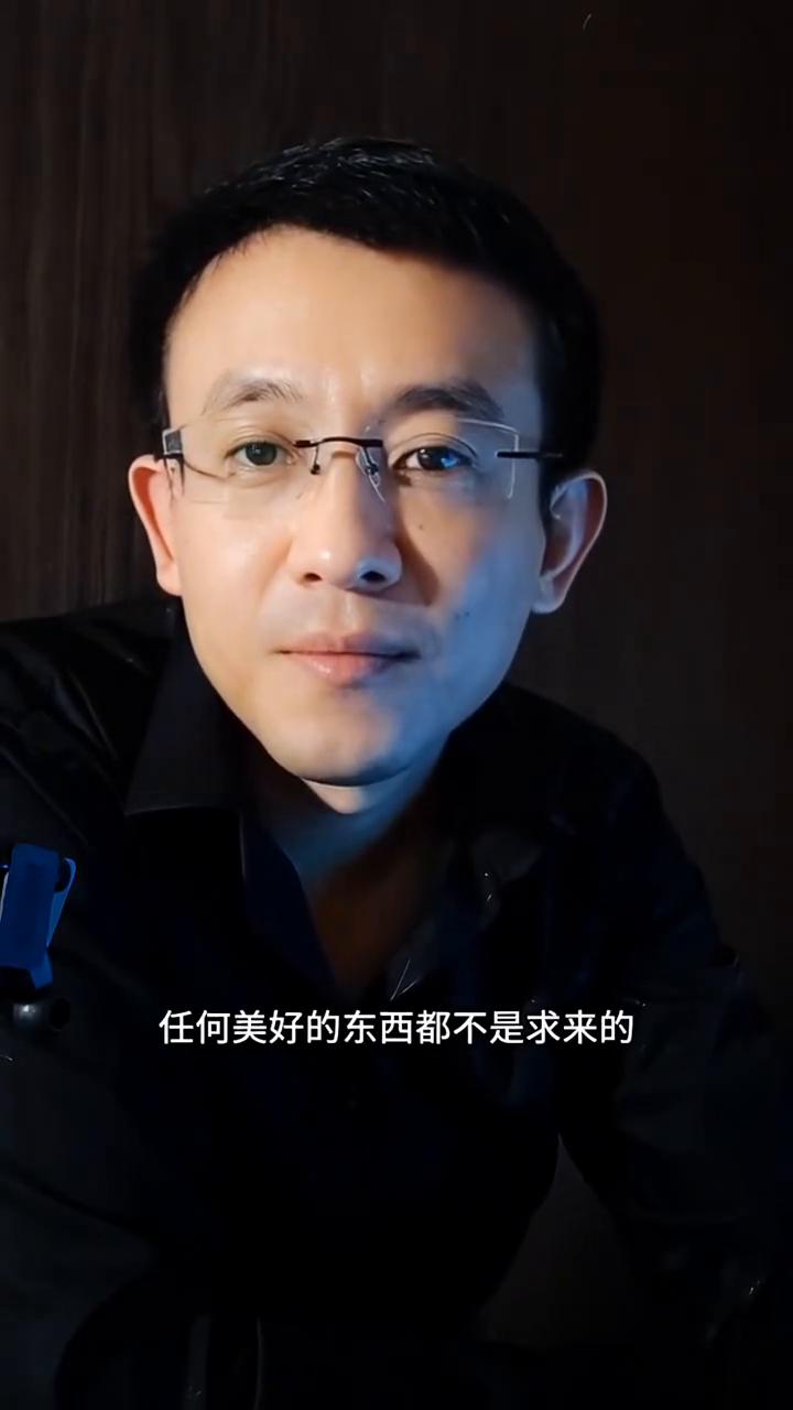 放手是一种心态，不是真的让某个人或者某个东西离开。放手跟扔了是有区别的，要知道任