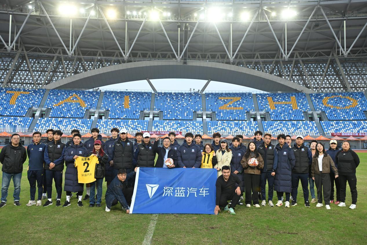 南京苏超决赛迎来强强对话！势如破竹的南通队面对从赛季第九绝地反击的泰州队。深蓝汽