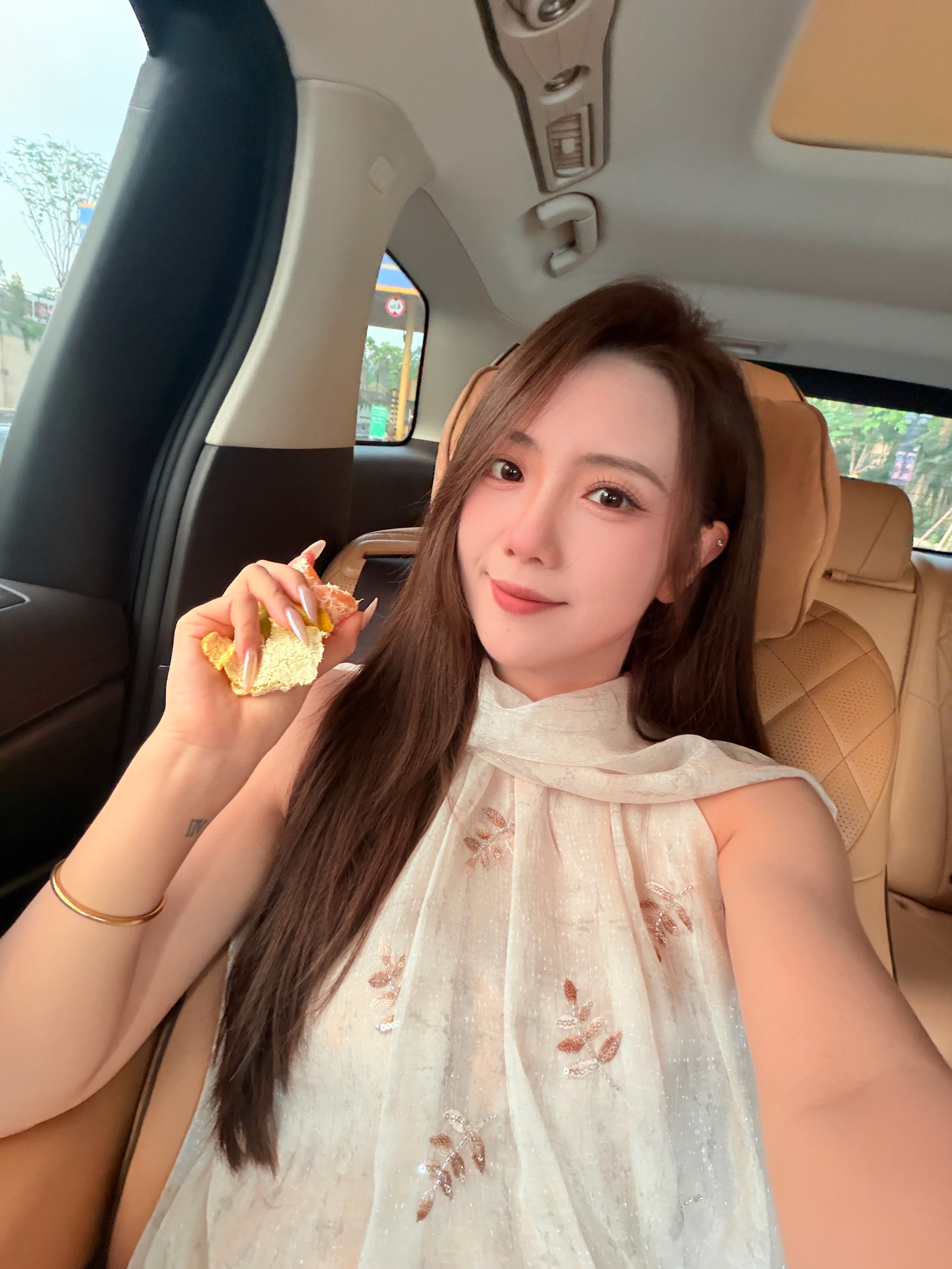 早呀[太阳]已经画完妆去棚拍的路上啦！我的日常plog  ​​​