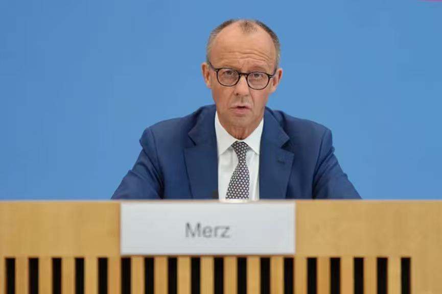 德国总理用最强硬的语气说出了最怂的话：如有必要，欧盟将对美国加征关税。德国在得知