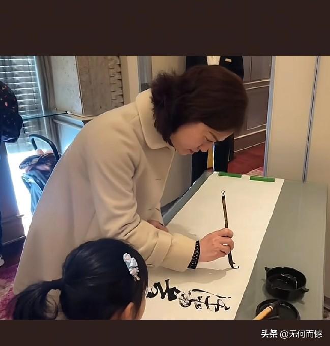 好久没有看到翁帆了，近期她公开出席了一次活动，据说主要是应华东师大香港校友会名誉