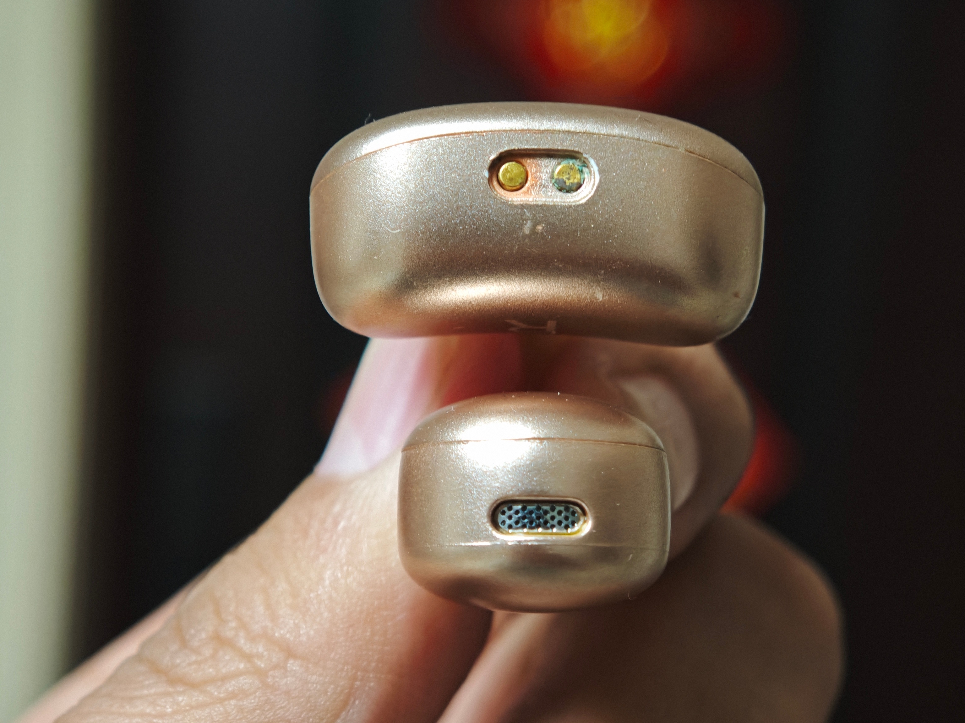 给大家提个醒！运动完千万别不擦耳夹耳机。耳夹式耳机踩坑 上次运动出汗，右耳夹沾了
