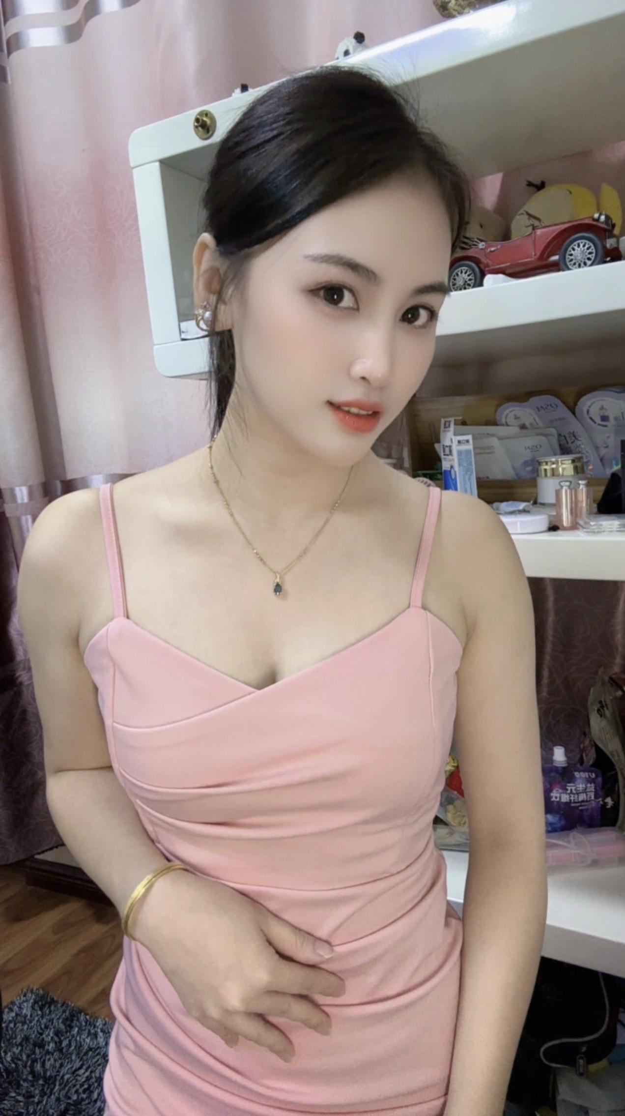 你愿意跟我回广西吗，我会用我的人脉和资源带你砍上最 好的甘蔗喝上最好喝公文包