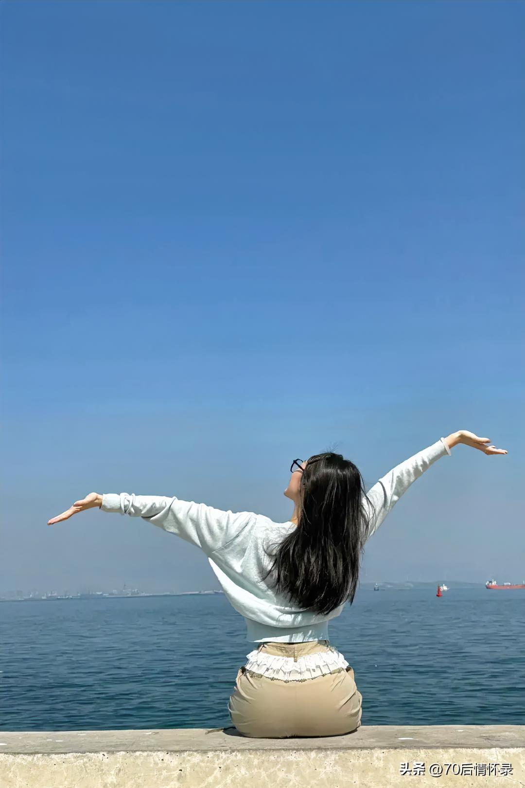 梁实秋有言：“人在有闲的时候，才最像是一个人。”平凡朝夕，琐碎常伴左右，奔波难免