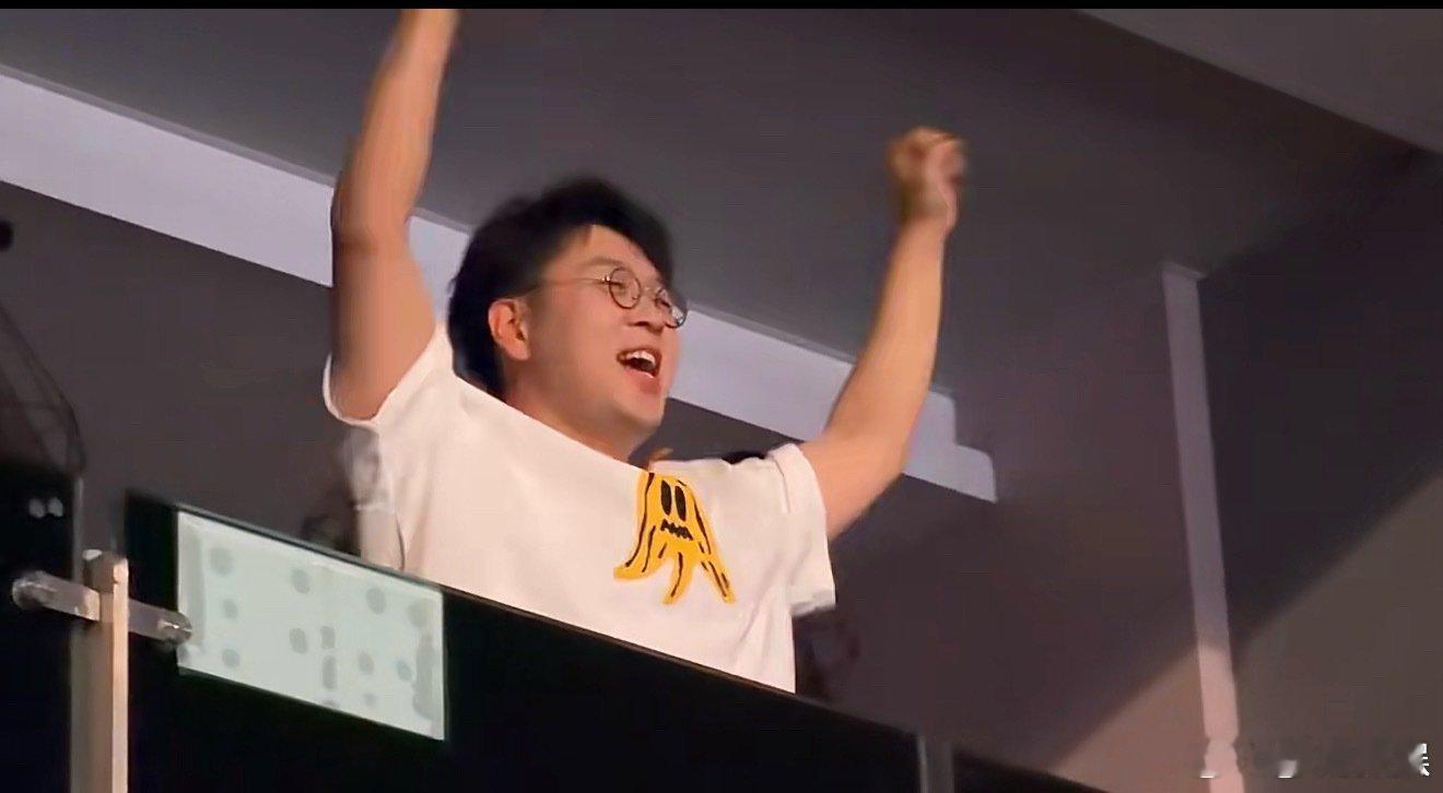 杜海涛去谢娜演唱会了杜海涛去看谢娜演唱会了 杜海涛去看谢娜演唱会了，终于等到 杨
