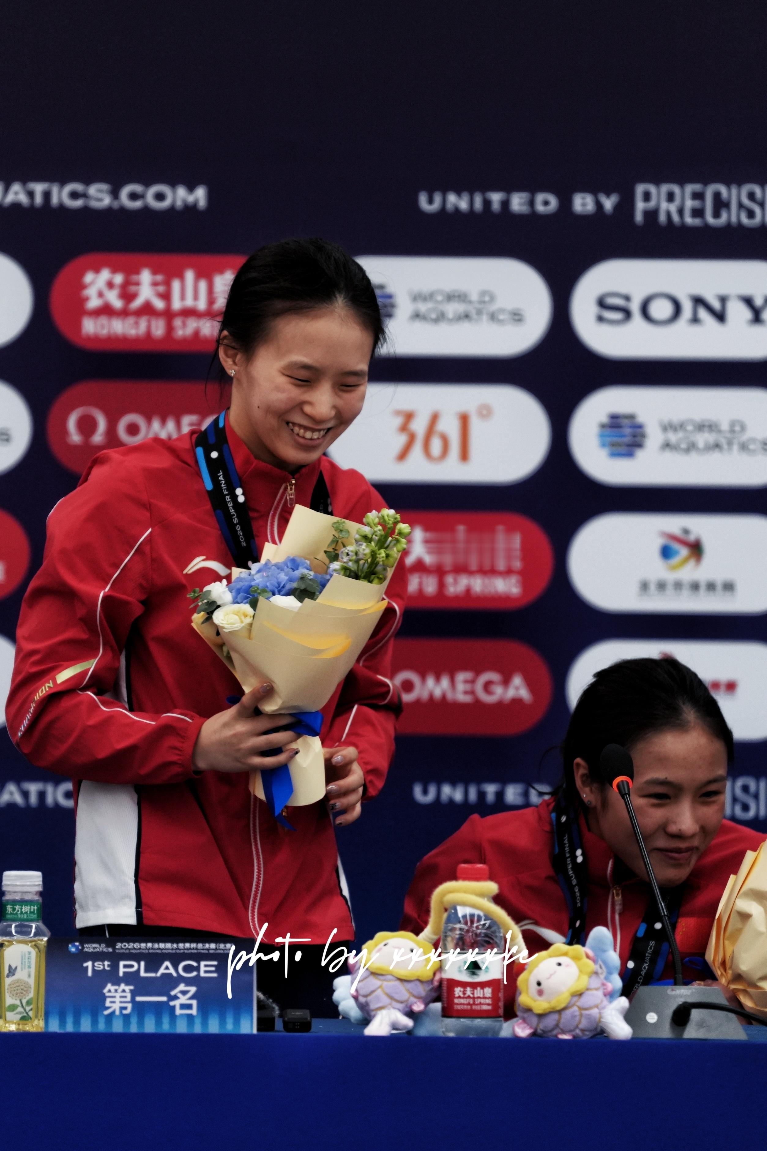 2026世界泳联跳水世界杯总决赛女双10米台冠军 陈芋汐/卢为陈芋汐卢为金牌陈芋