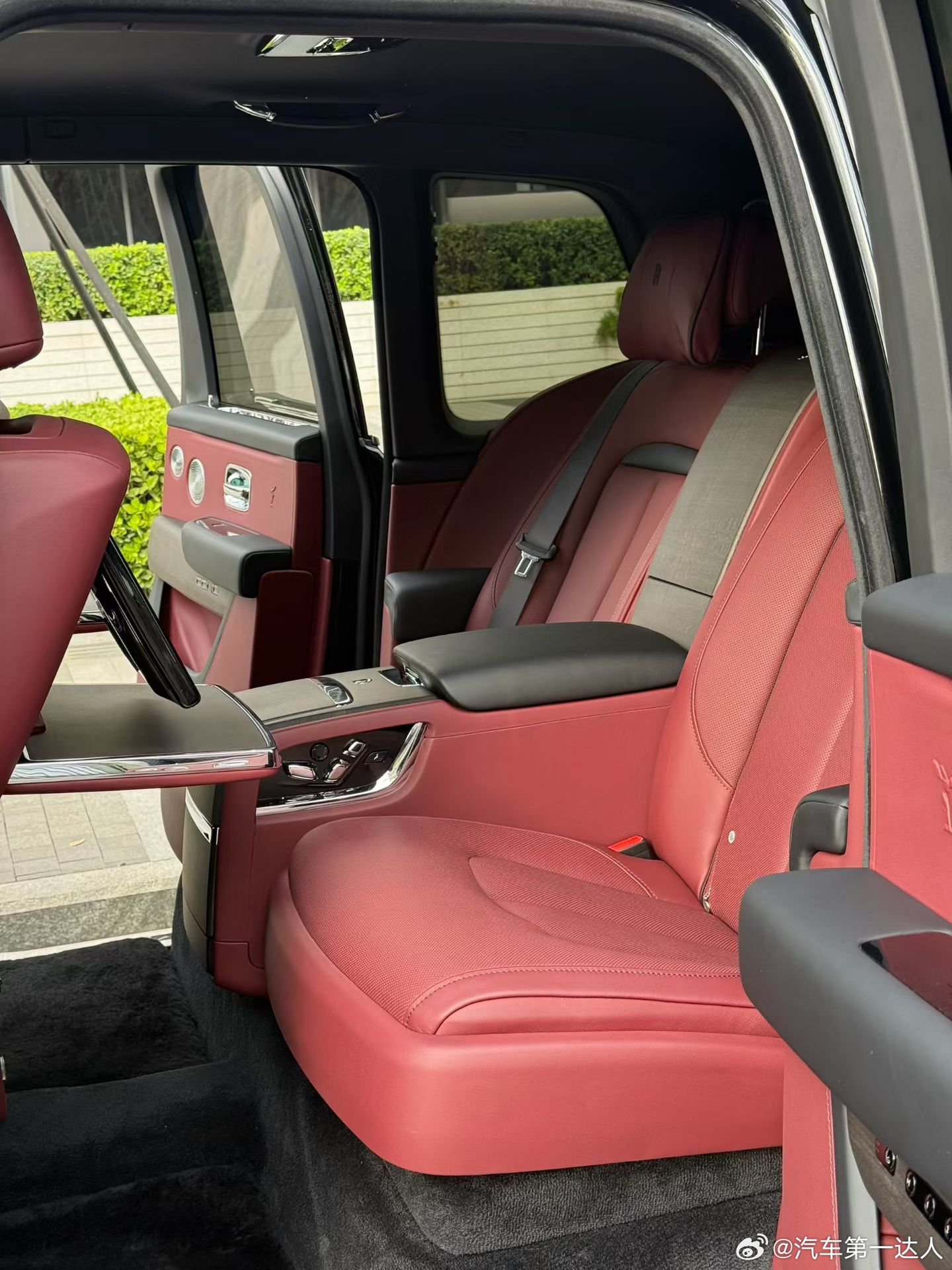 24年劳斯莱斯库里南四座，流星顶璀璨如银河，4900公里 。人生从不是赶路，而是