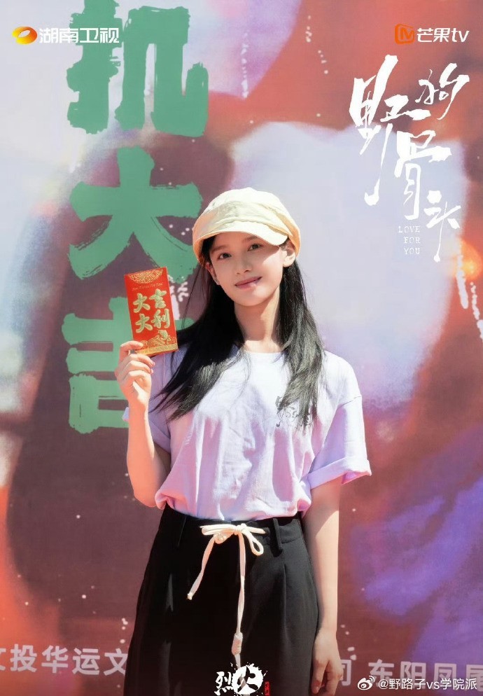​​用灵魂演戏的演员！张婧仪对苗靖的诠释太有层次​​从服装细节到微表情管理，每个