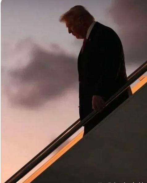 胖子”充不下去了。就说叙利亚局势，过去十年美国扶持库尔德武装，给训练、武器和空中