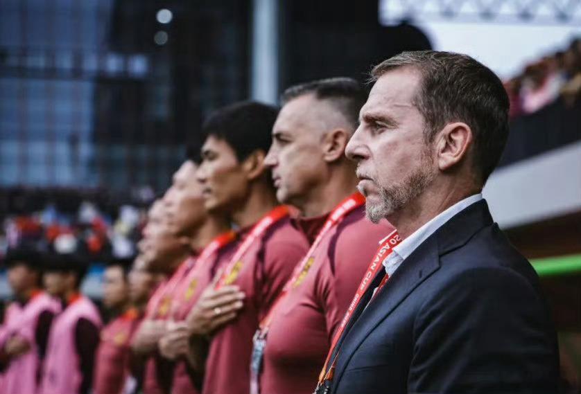 国青主帅将执教国足这剧本是不是有点熟悉啊？和上次请扬科维奇出山怎么那么像？足协依