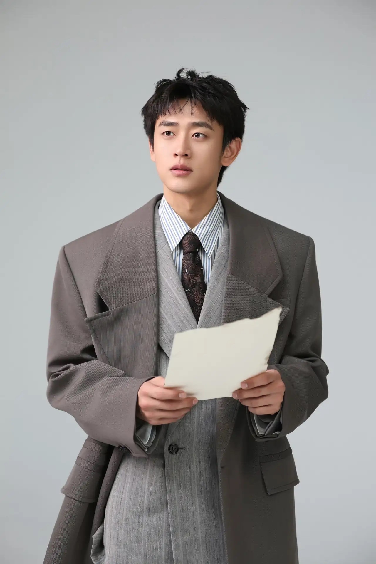 搜了一下王天辰的背景，才知道：什么样的家庭教育，养出什么样的孩子 