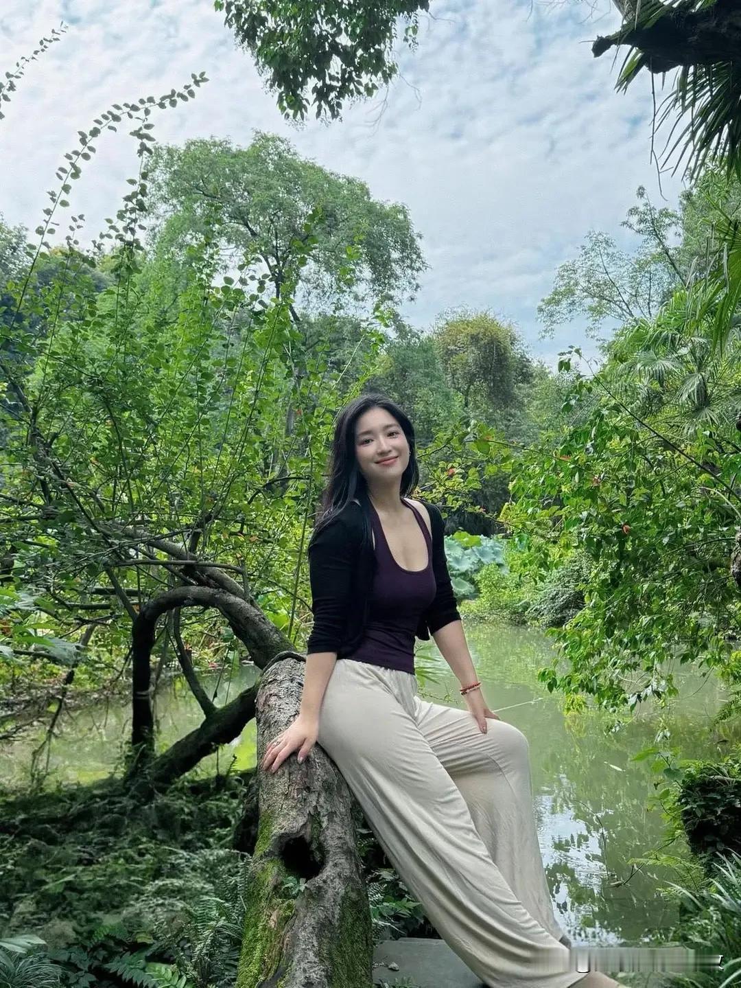 在绿意盎然中，享受宁静时光🌿🍃自然漫步时光 户外放松时光