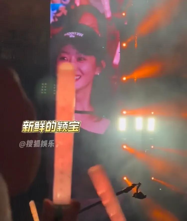 [玫瑰][玫瑰][玫瑰]谢娜应该非常开心吧，最好的朋友就在身边，最爱的人就在对面