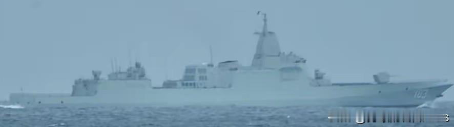 日本防卫大臣小泉进次郎发文称，11日，中国海军的055万吨大驱、054A护卫舰以