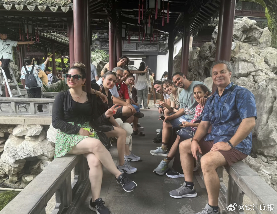【#得知被袭上海一伊朗旅游团回国#，导游：是我带过最伤心的团，生死面前都是小事】