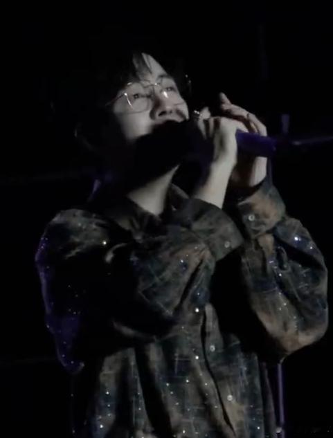 胡夏这几句壁上观够我考研了听胡夏唱歌，仿佛进入了一个宁静的世界，适合学习时做背景