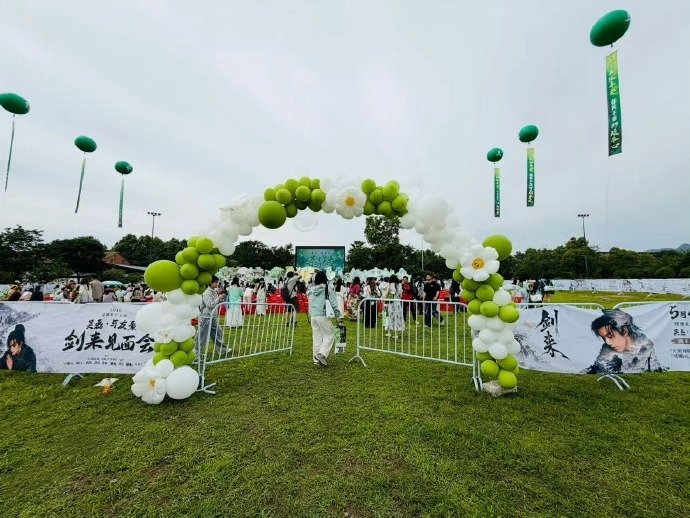 吴磊剑来杀青应援排面吴磊陈平安杀青 吴磊陈平安杀青，吴磊剑来杀青应援排面，谁懂从
