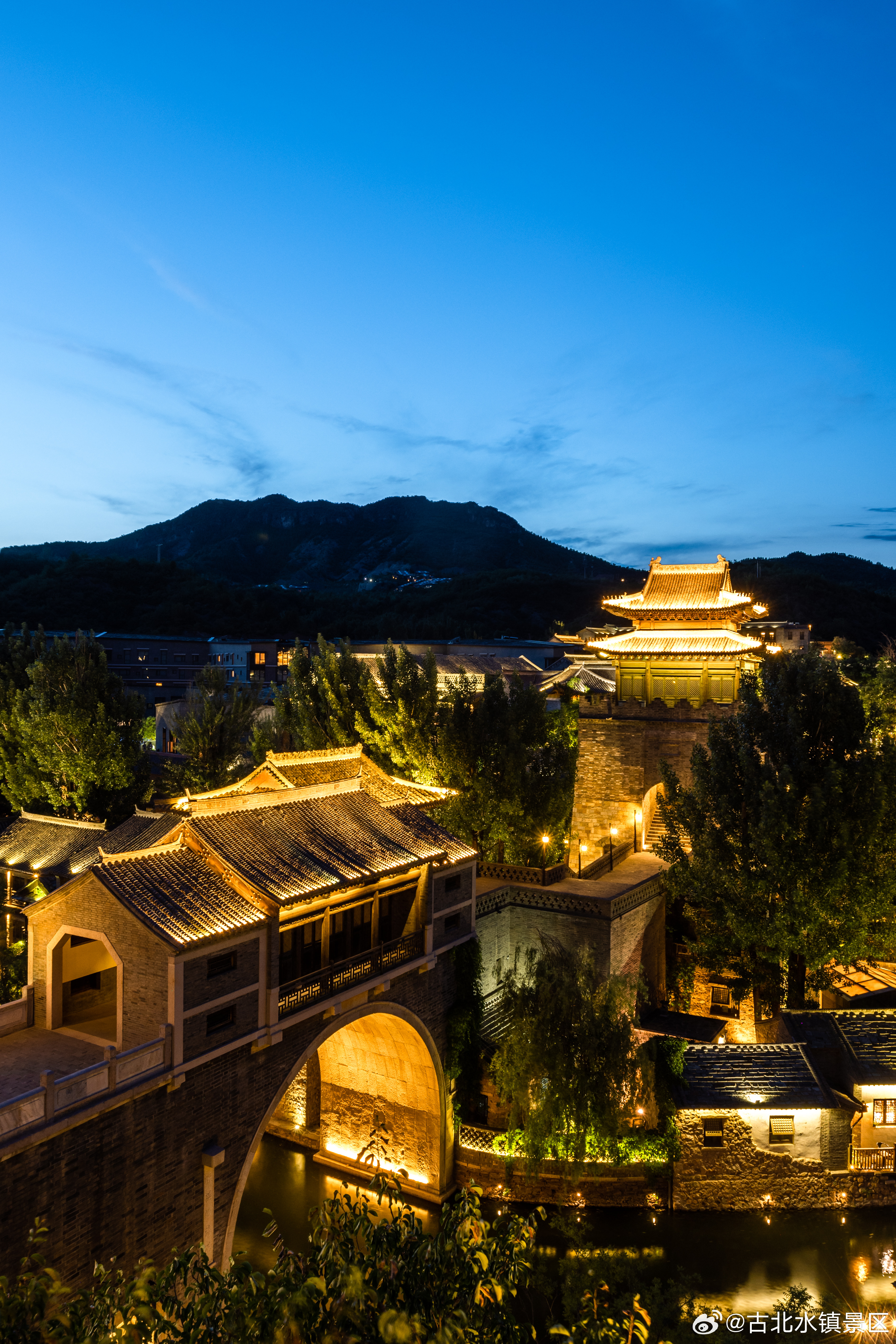 我的轻舟，是我自己。晚安，宝子们~#很高兴在古北水镇认识你# #古北水镇# #出