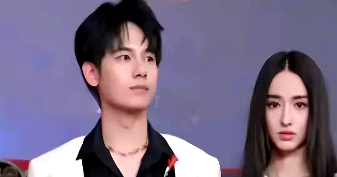 胡先煦李宛妲这对，不官宣比官宣还甜。

俩人2022年拍《异人之下》就在一起了，