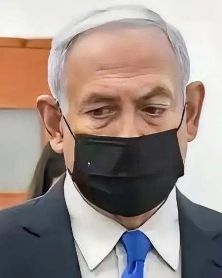 内塔尼亚胡终于尝到苦果了！这位在政坛打拼数十年的强硬人物，如今成为以色列历史上首