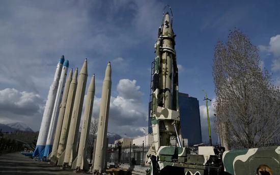 特朗普那句“一个文明将在今晚毁灭”的狠话刚落地，巴基斯坦斡旋的停火协议就到了。这