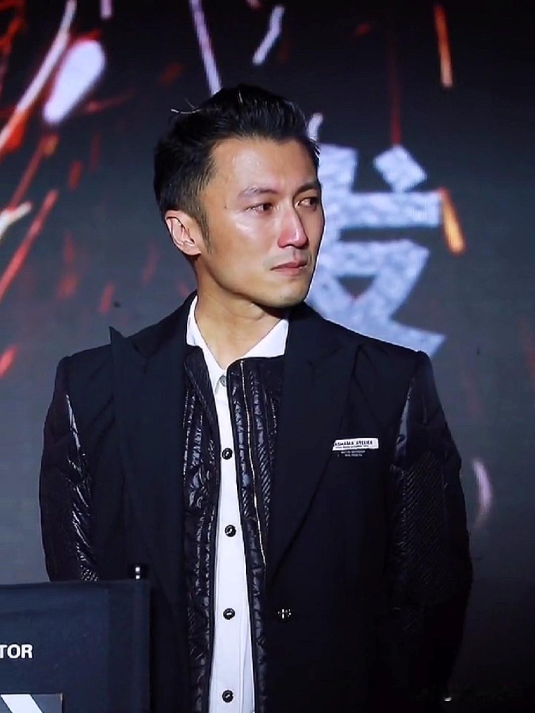 今天最心痛的人不是谢霆锋
也不是谢贤
而是张柏芝的大儿子谢振轩，他真是没想到自己