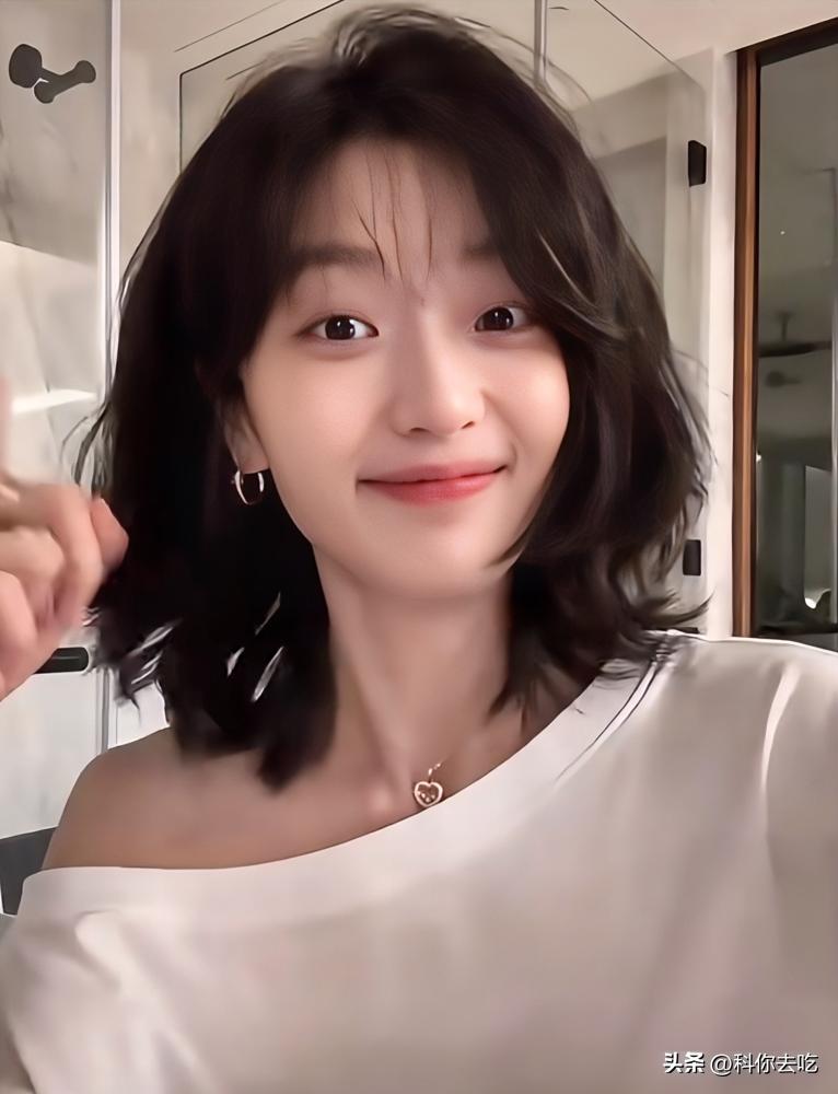 光着身子被粉丝堵澡堂要合影！孙千这辈子最社死的瞬间，全在综艺上抖出来了！
在《