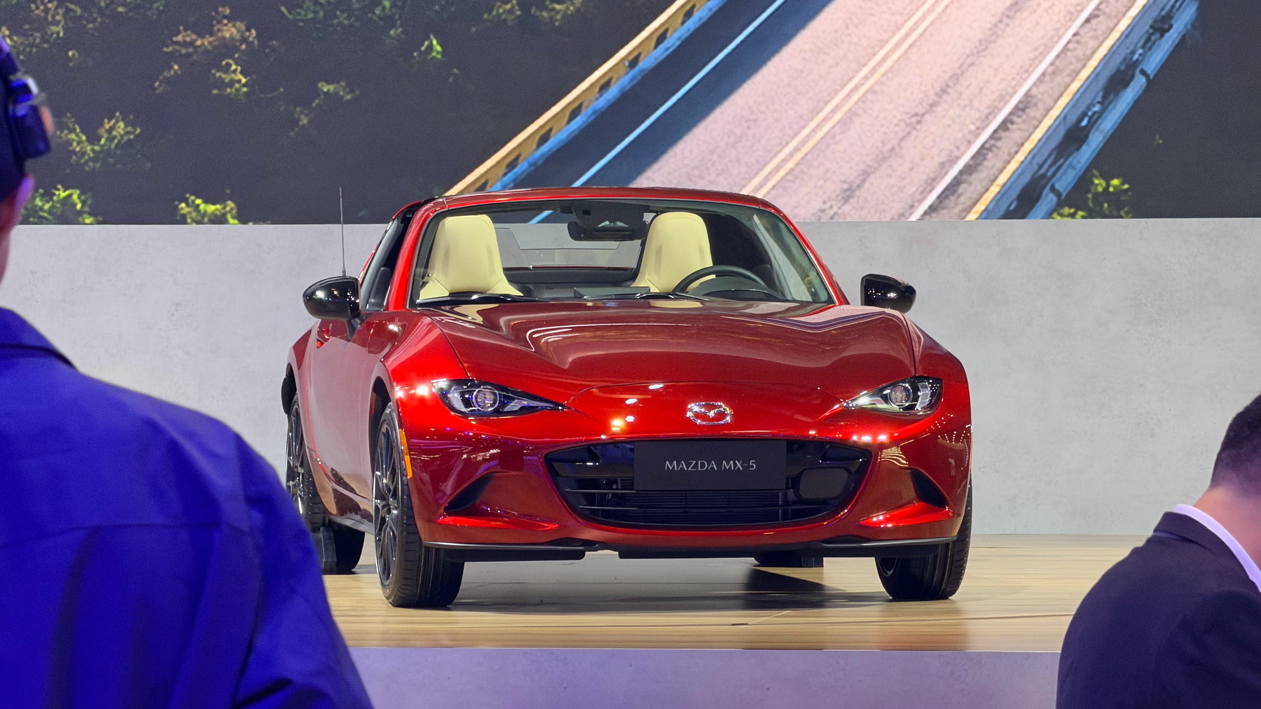 2026北京车展 中规马自达 MX-5，能不能24.98万交个朋友？北京车展潮这