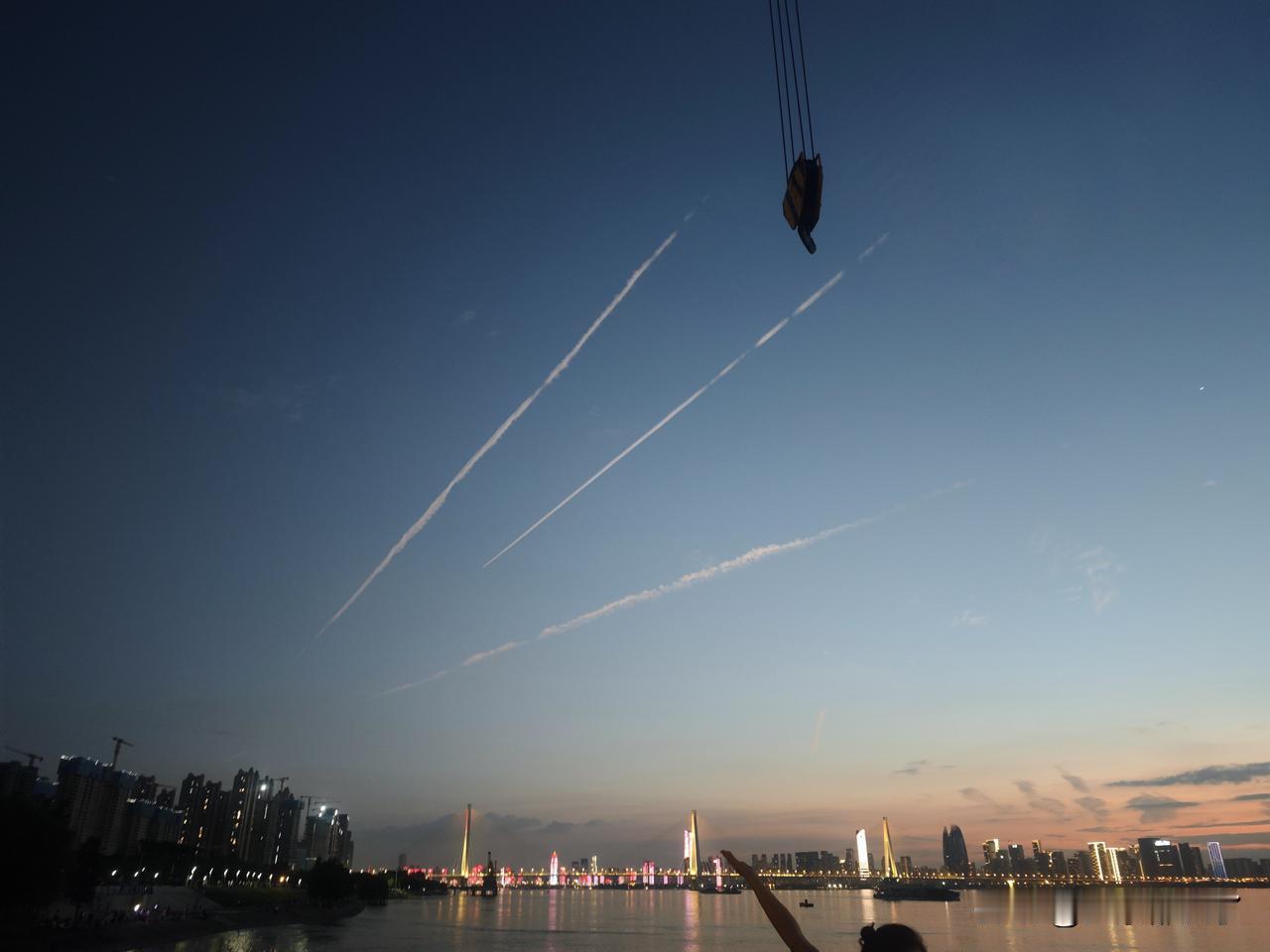 三把利剑，刺向西方