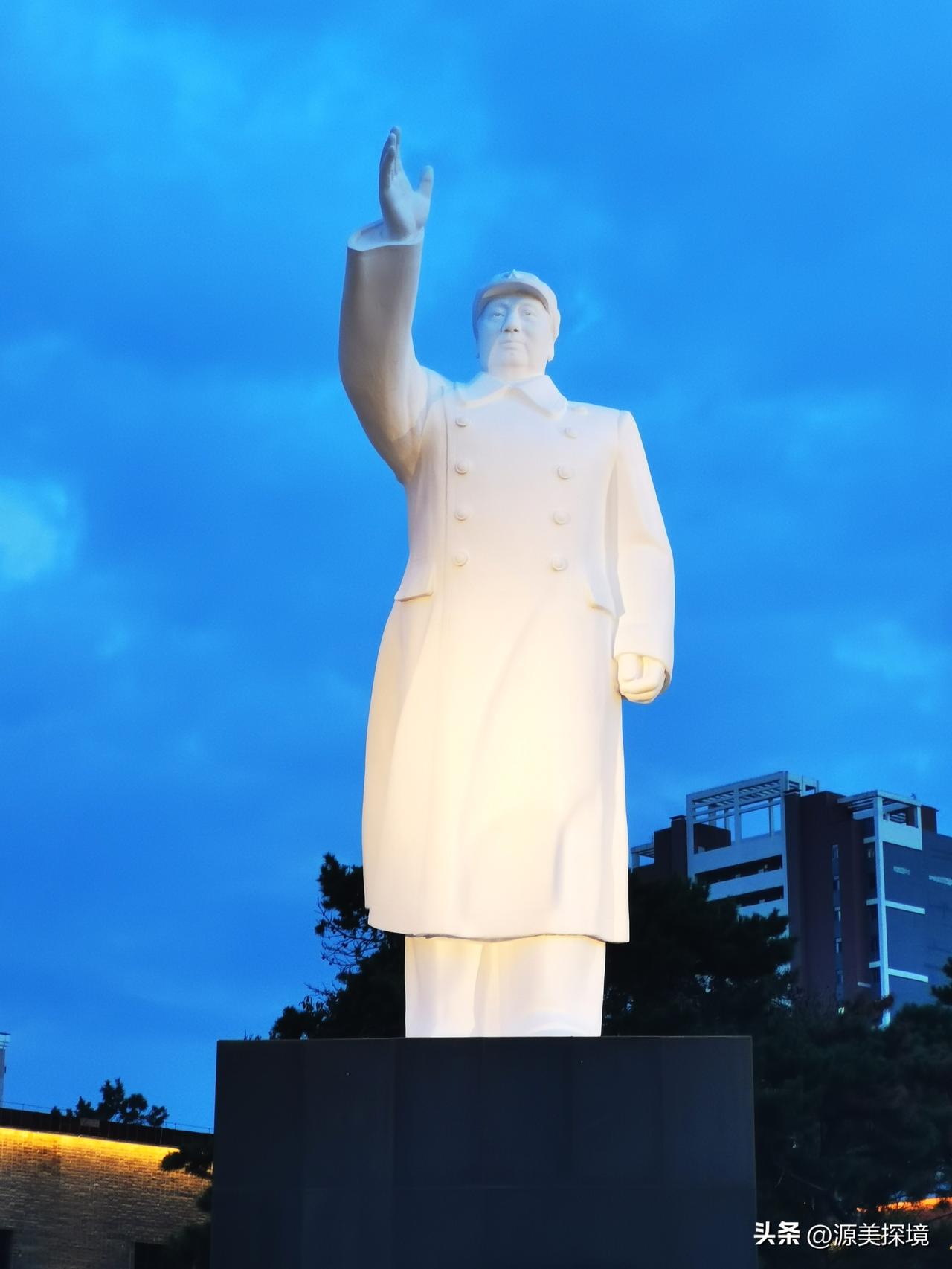 纪念毛泽东主席逝世五十周年

毛泽东思想永放光芒！
